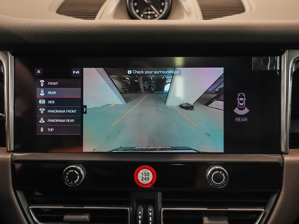 Thumbnail: 2026 Porsche Macan - 31