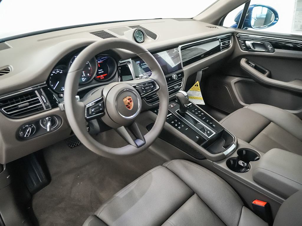 Thumbnail: 2026 Porsche Macan - 2
