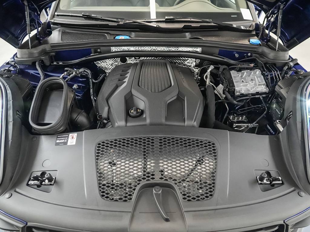 Thumbnail: 2026 Porsche Macan - 8