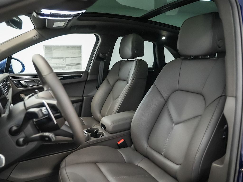 Thumbnail: 2026 Porsche Macan - 10