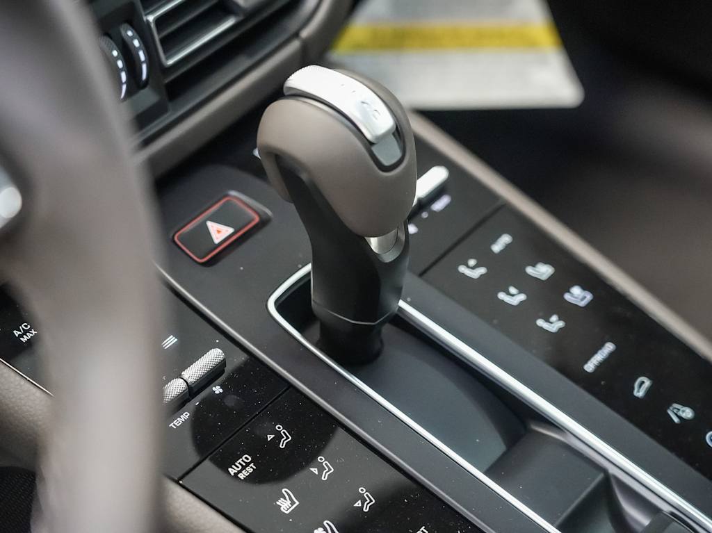 Thumbnail: 2026 Porsche Macan - 15
