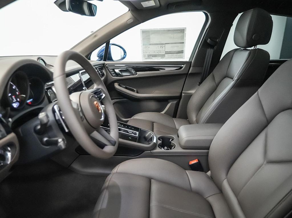 Thumbnail: 2026 Porsche Macan - 27
