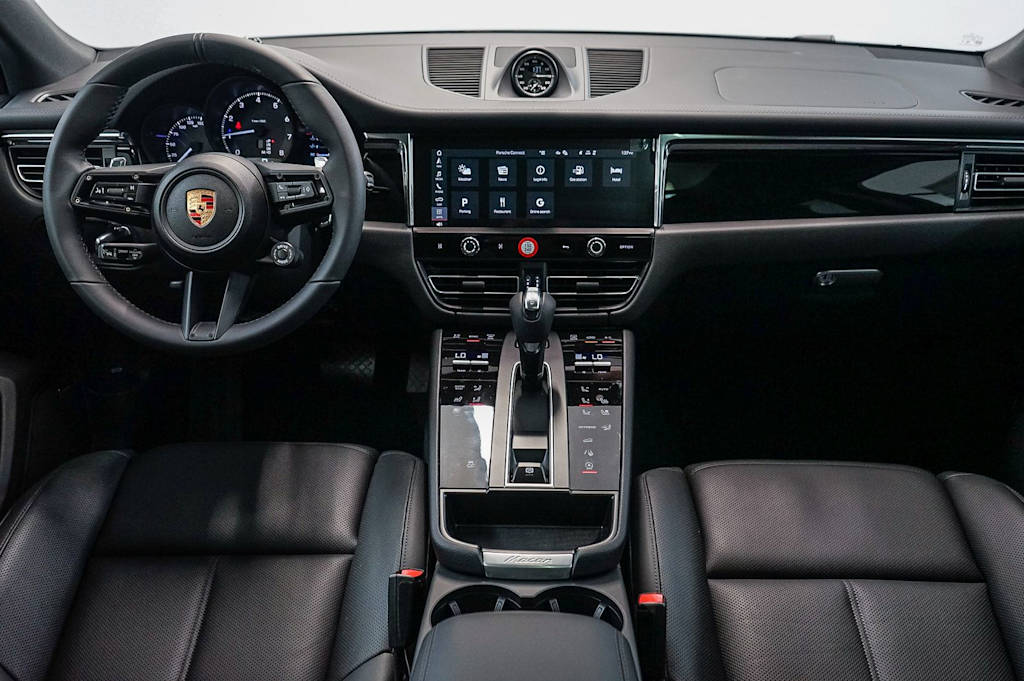 Thumbnail: 2026 Porsche Macan - 9