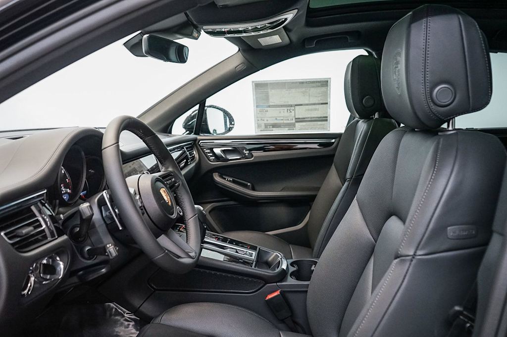 Thumbnail: 2026 Porsche Macan - 28