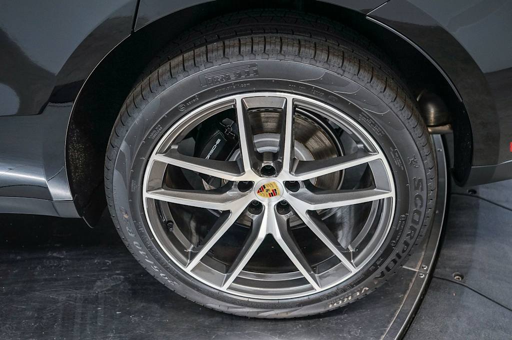 Thumbnail: 2026 Porsche Macan - 7
