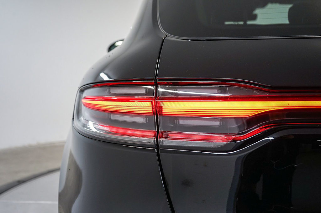 Thumbnail: 2026 Porsche Macan - 23