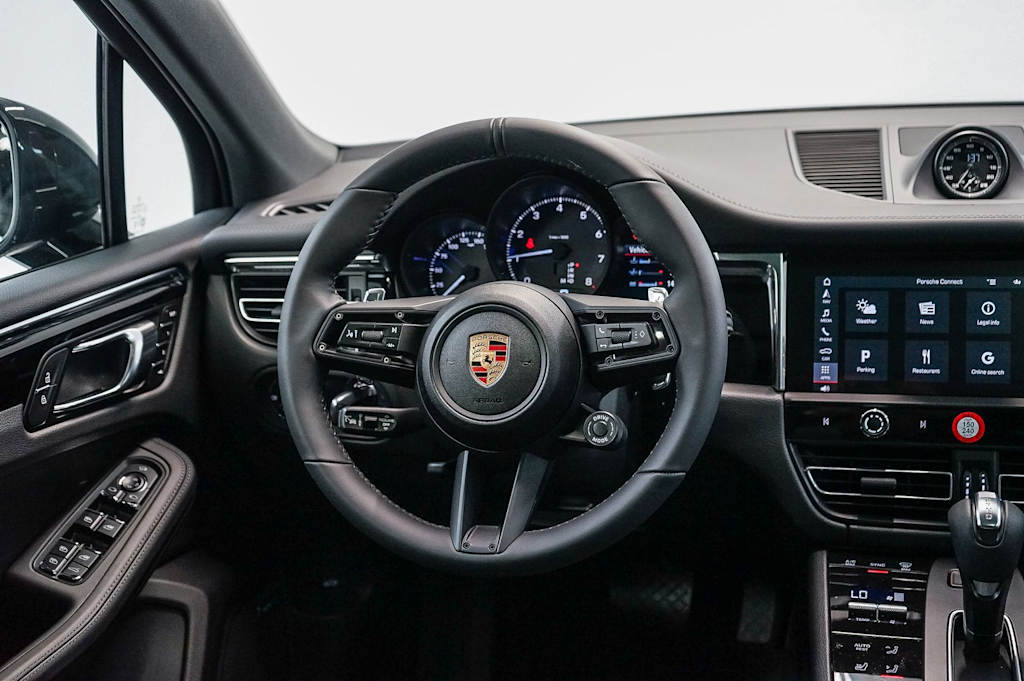 Thumbnail: 2026 Porsche Macan - 14
