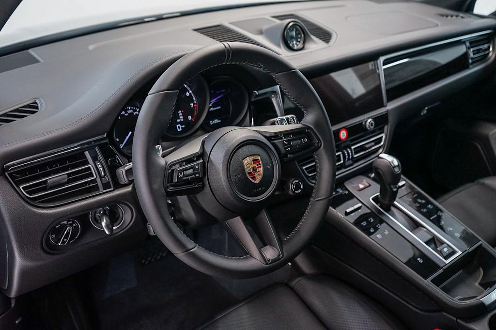 Thumbnail: 2026 Porsche Macan - 2