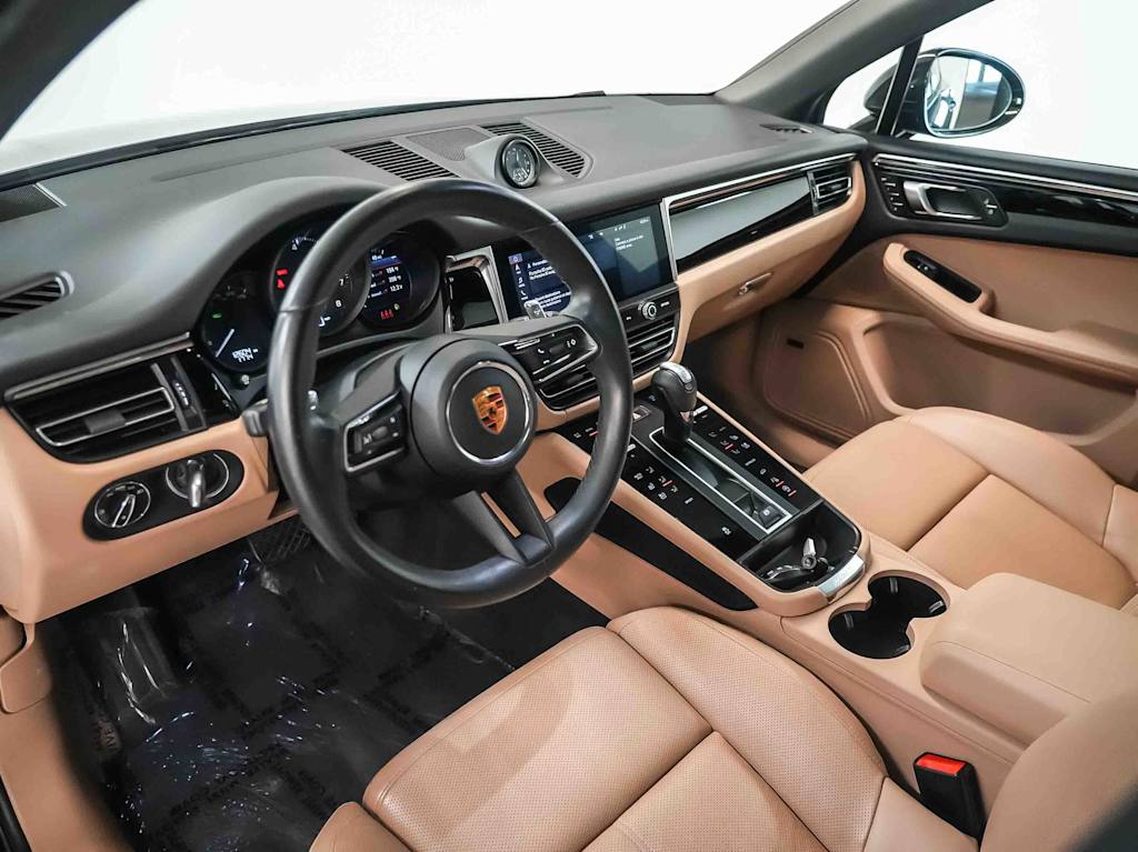 Thumbnail: 2023 Porsche Macan - 2