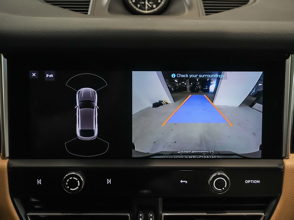 Thumbnail: 2023 Porsche Macan - 26