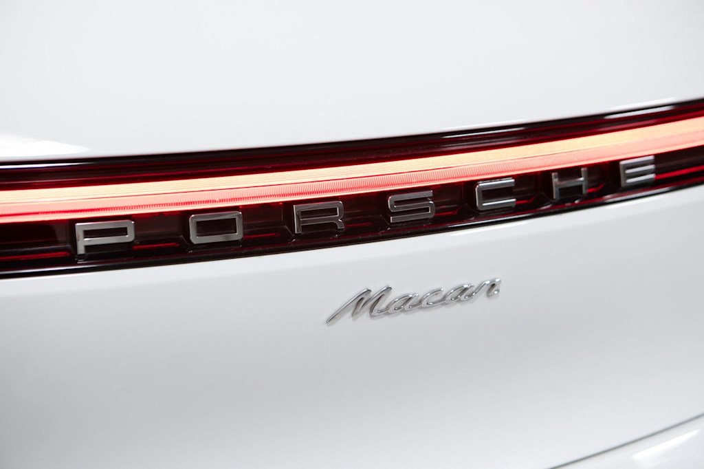 Thumbnail: 2023 Porsche Macan - 23