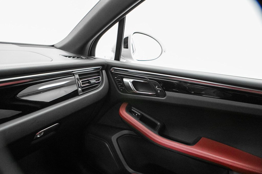 Thumbnail: 2023 Porsche Macan - 31