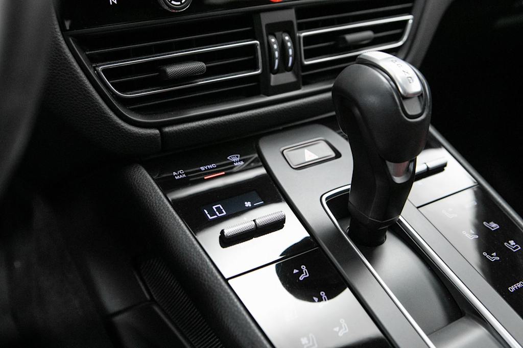 Thumbnail: 2023 Porsche Macan - 30