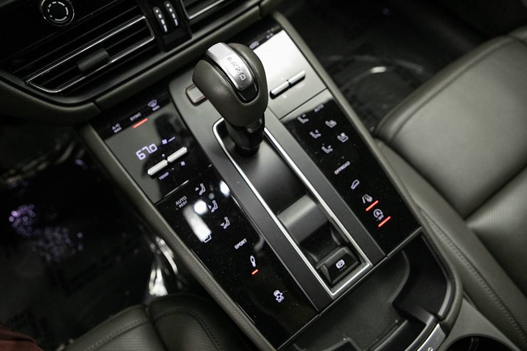 Thumbnail: 2024 Porsche Macan - 12