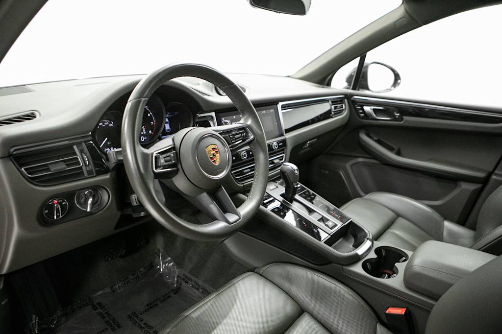 Thumbnail: 2024 Porsche Macan - 2