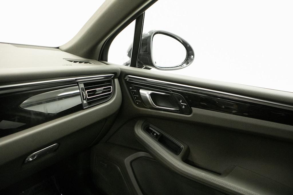 Thumbnail: 2024 Porsche Macan - 33