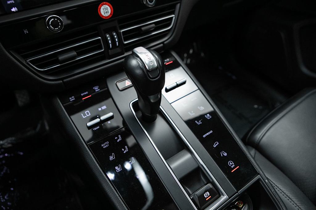 Thumbnail: 2024 Porsche Macan - 12