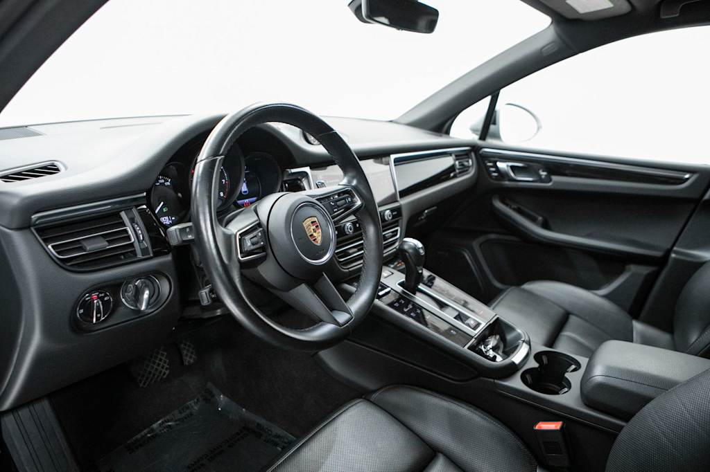 Thumbnail: 2024 Porsche Macan - 2