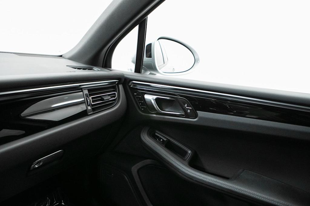 Thumbnail: 2024 Porsche Macan - 33