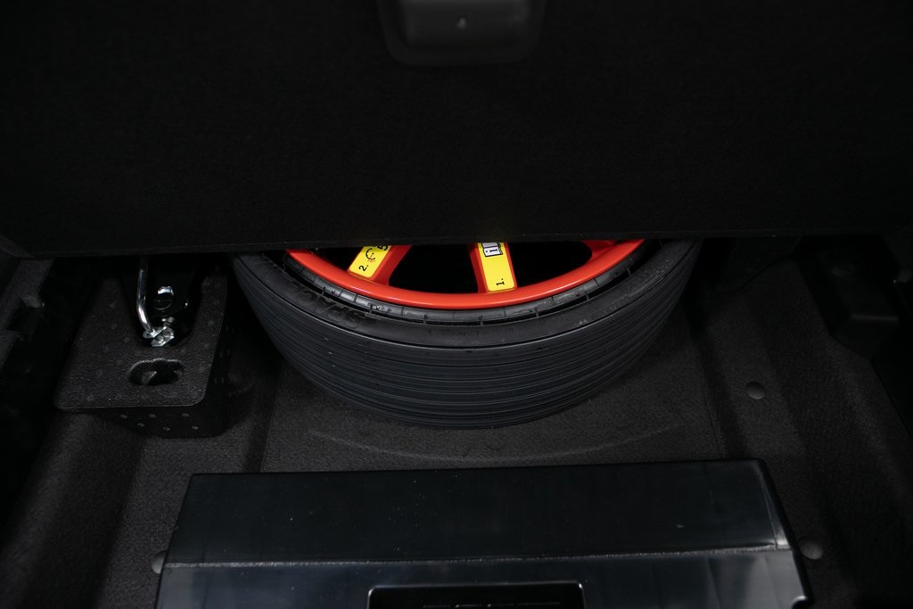 Thumbnail: 2026 Porsche Macan - 32