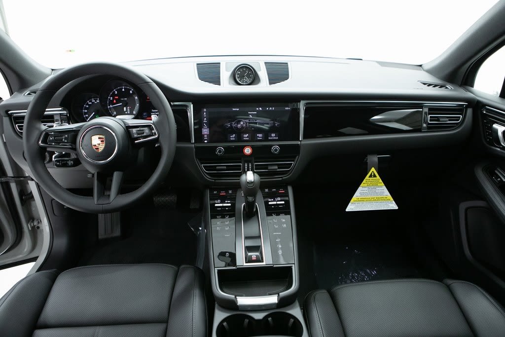 Thumbnail: 2026 Porsche Macan - 8