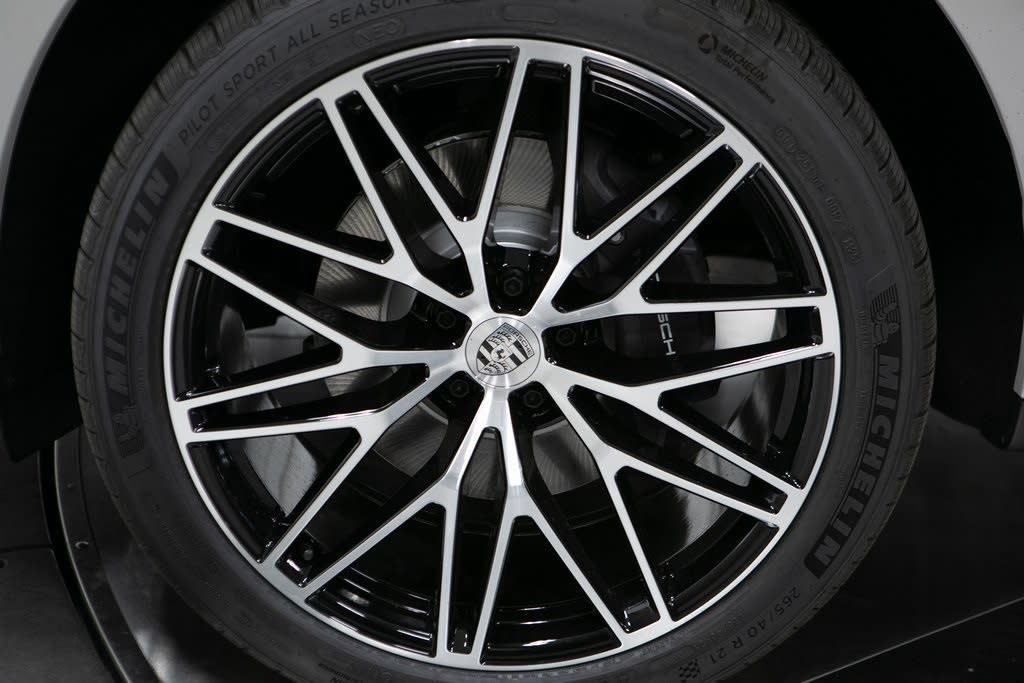 Thumbnail: 2026 Porsche Macan - 7