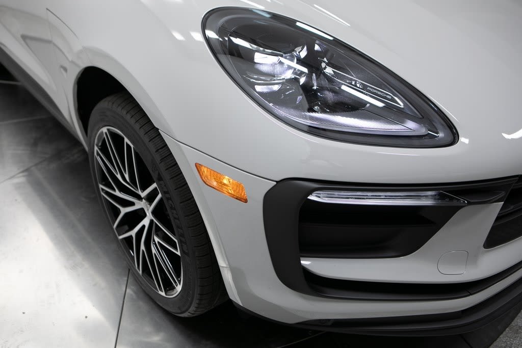 Thumbnail: 2026 Porsche Macan - 6