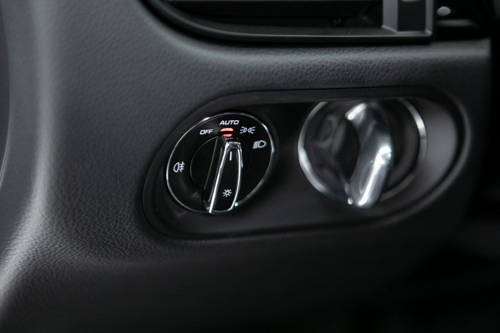 Thumbnail: 2026 Porsche Macan - 22