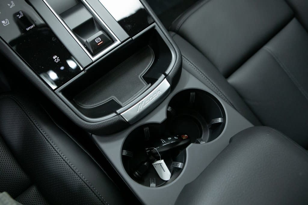 Thumbnail: 2026 Porsche Macan - 24