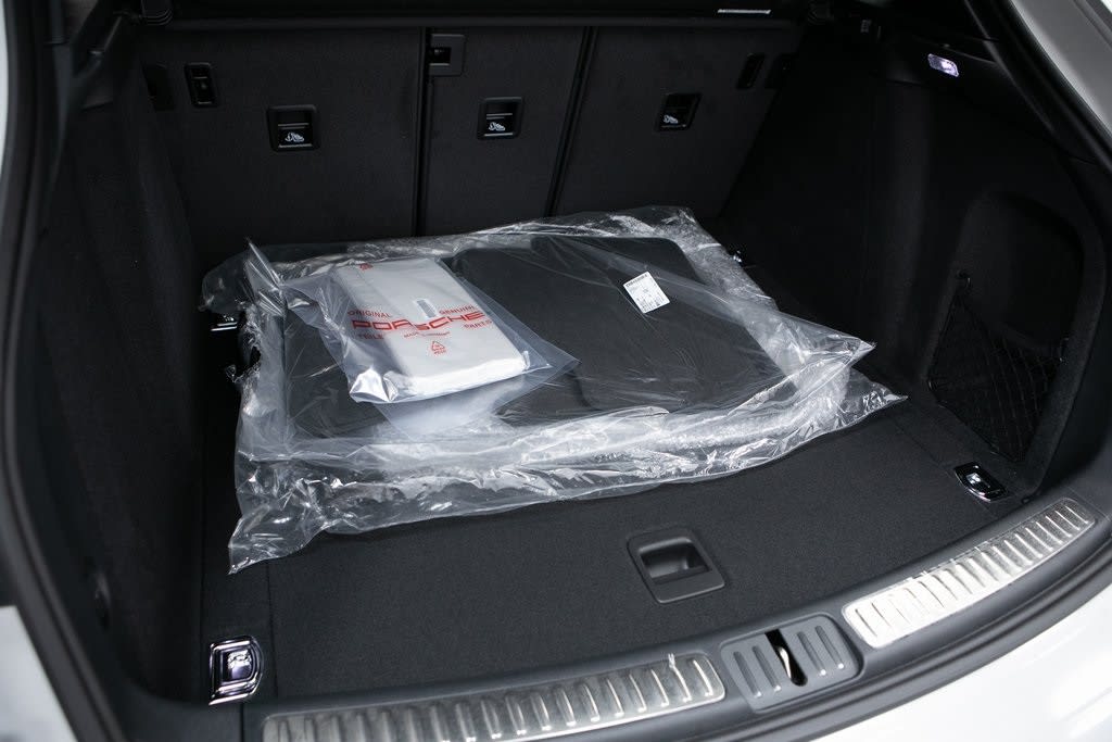 Thumbnail: 2026 Porsche Macan - 31