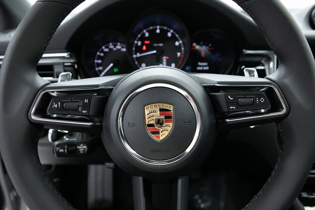 Thumbnail: 2026 Porsche Macan - 18