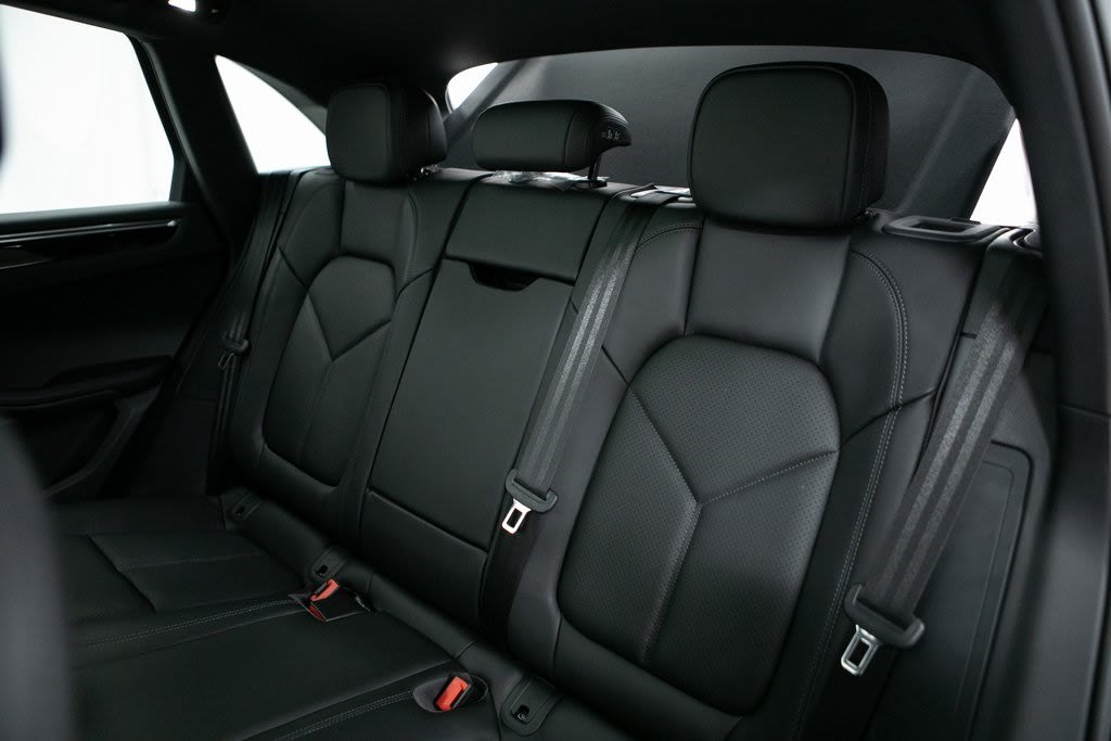 Thumbnail: 2026 Porsche Macan - 30