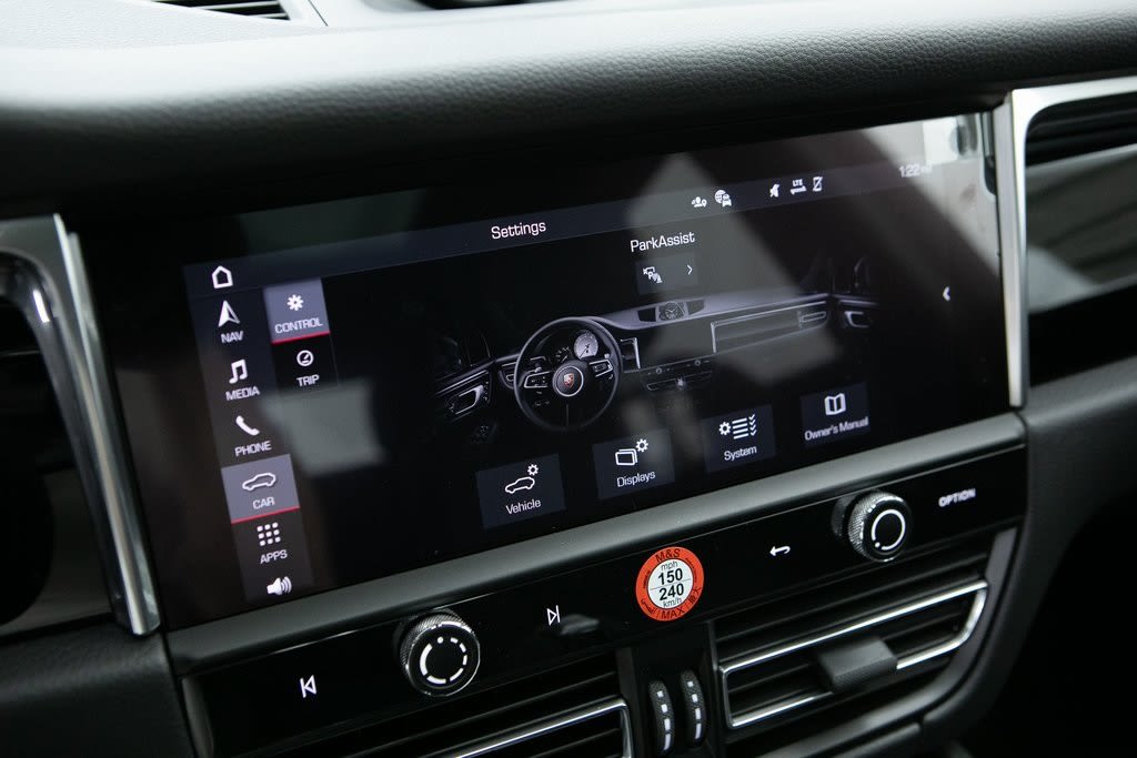 Thumbnail: 2026 Porsche Macan - 12