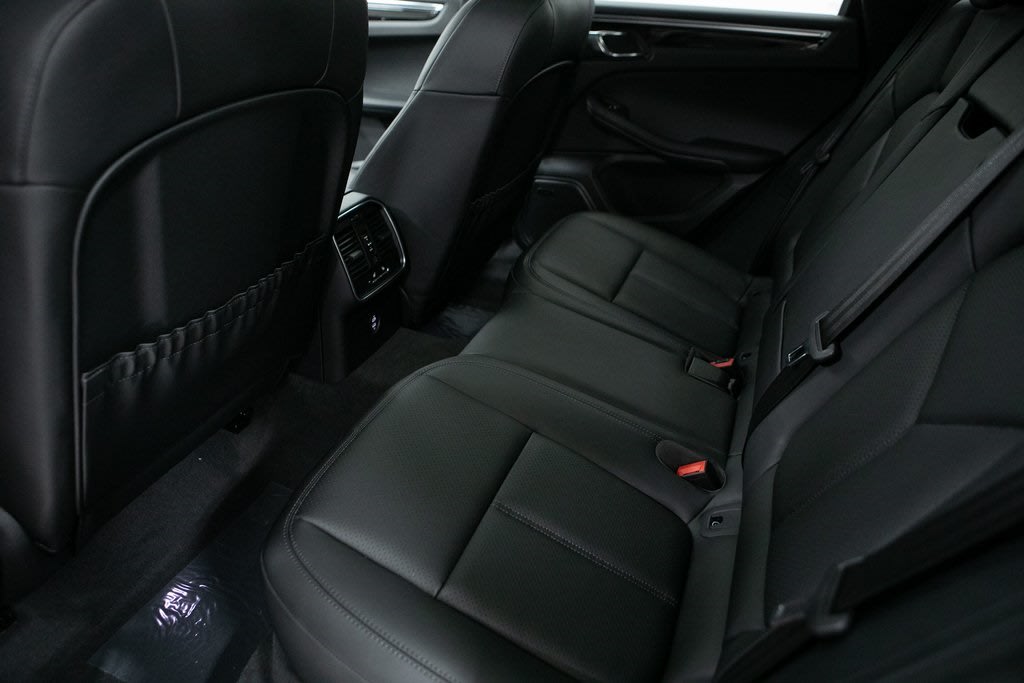 Thumbnail: 2026 Porsche Macan - 11