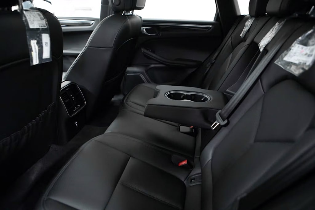 Thumbnail: 2026 Porsche Macan - 37