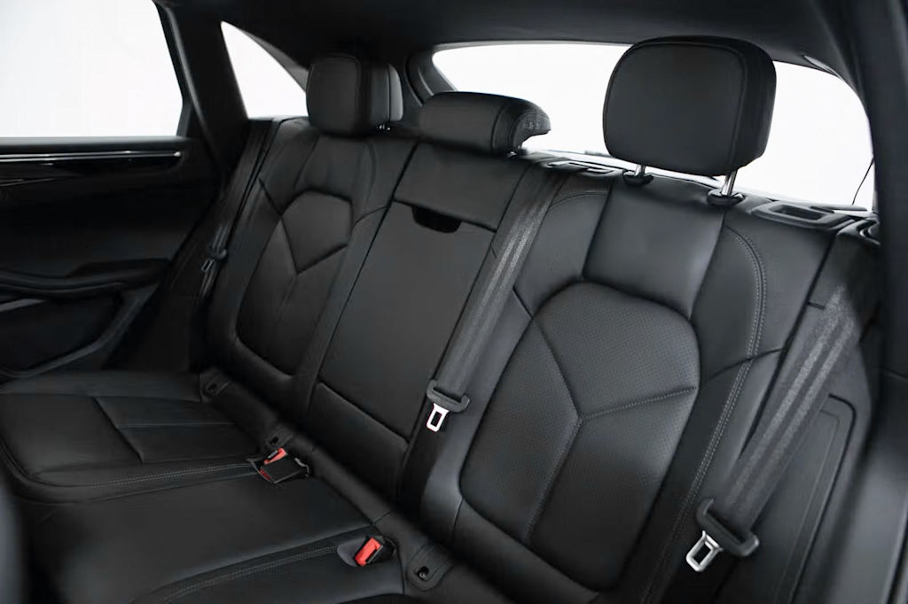 Thumbnail: 2026 Porsche Macan - 9