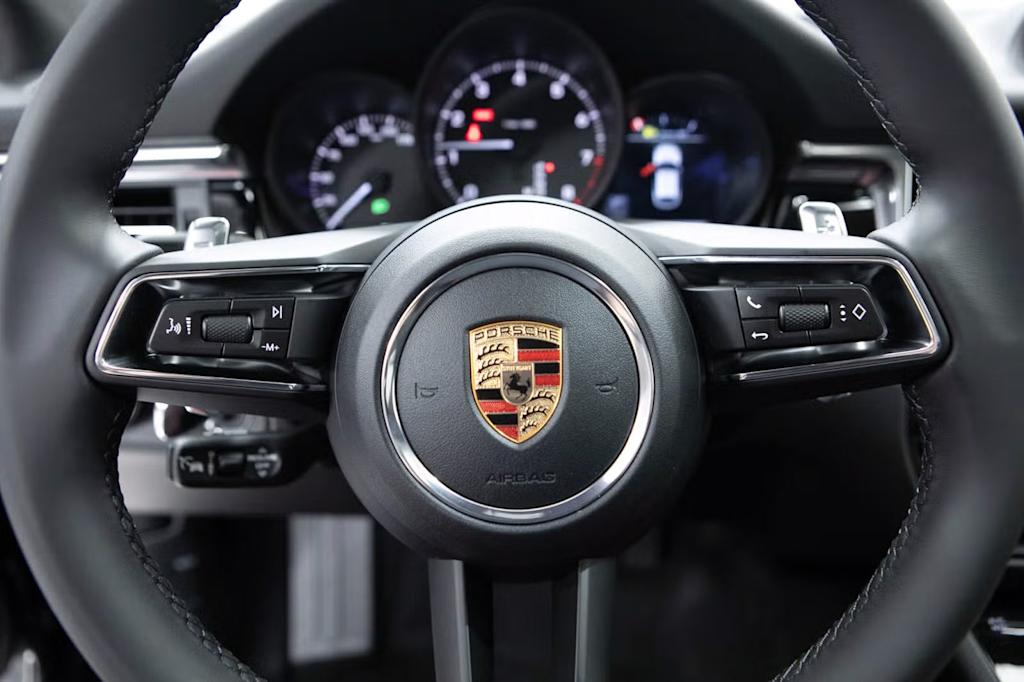 Thumbnail: 2026 Porsche Macan - 19