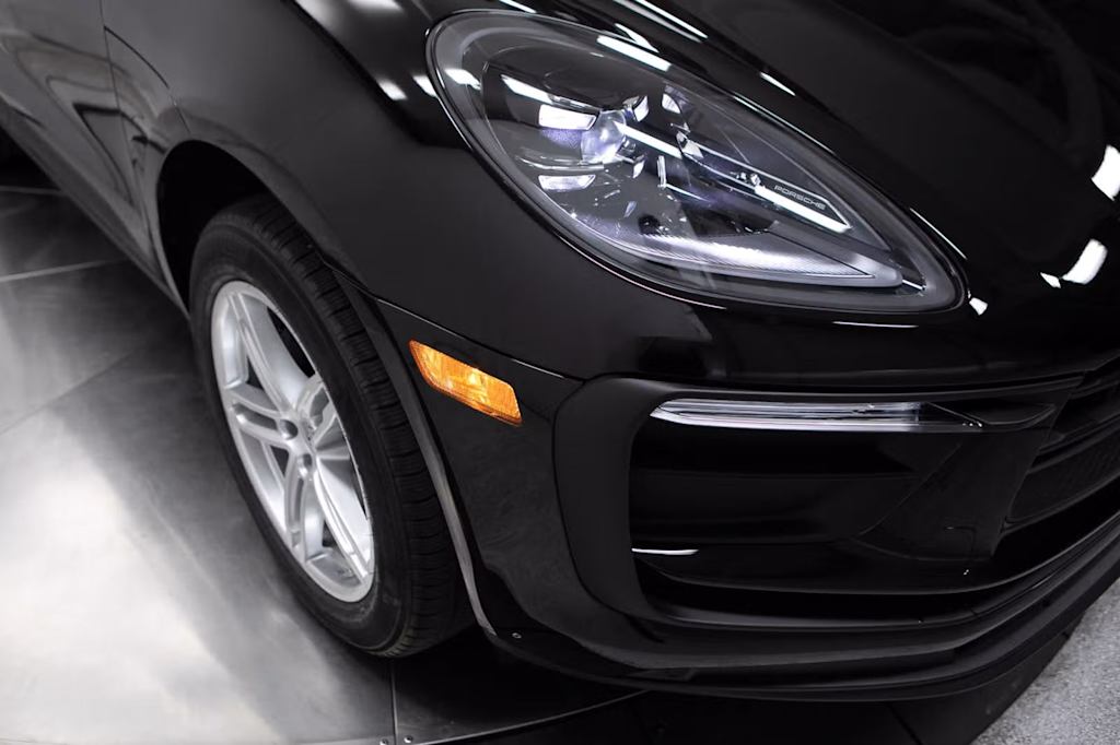 Thumbnail: 2026 Porsche Macan - 4