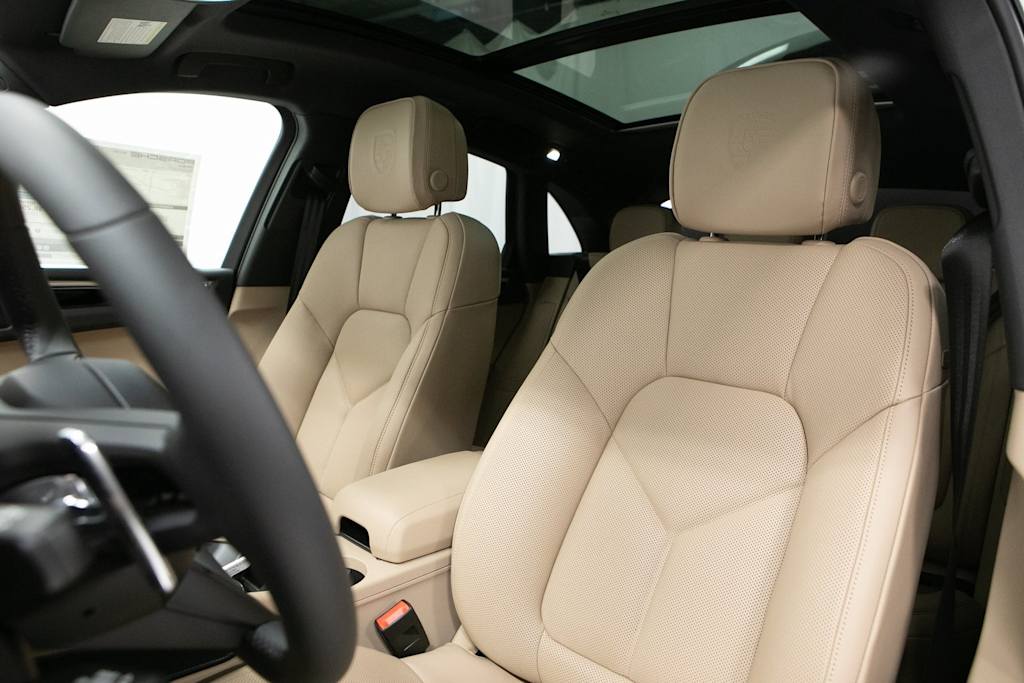 Thumbnail: 2026 Porsche Macan - 9