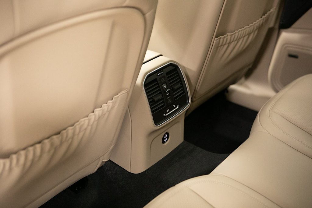 Thumbnail: 2026 Porsche Macan - 15