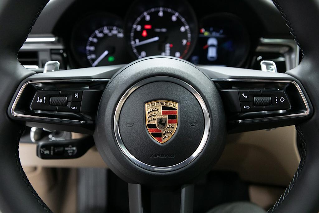 Thumbnail: 2026 Porsche Macan - 20