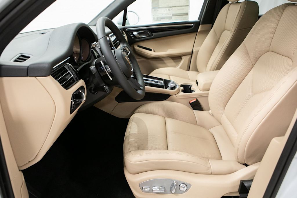 Thumbnail: 2026 Porsche Macan - 10