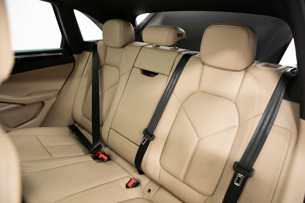 Thumbnail: 2026 Porsche Macan - 30