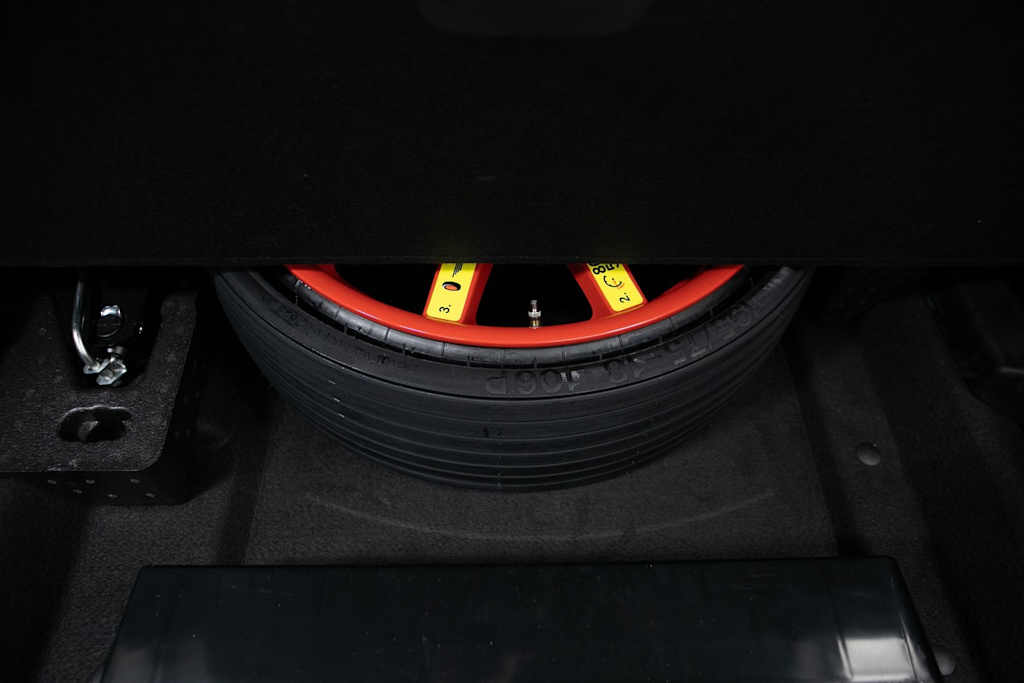 Thumbnail: 2026 Porsche Macan - 6