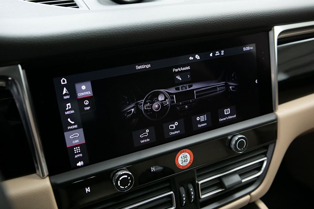 Thumbnail: 2026 Porsche Macan - 12