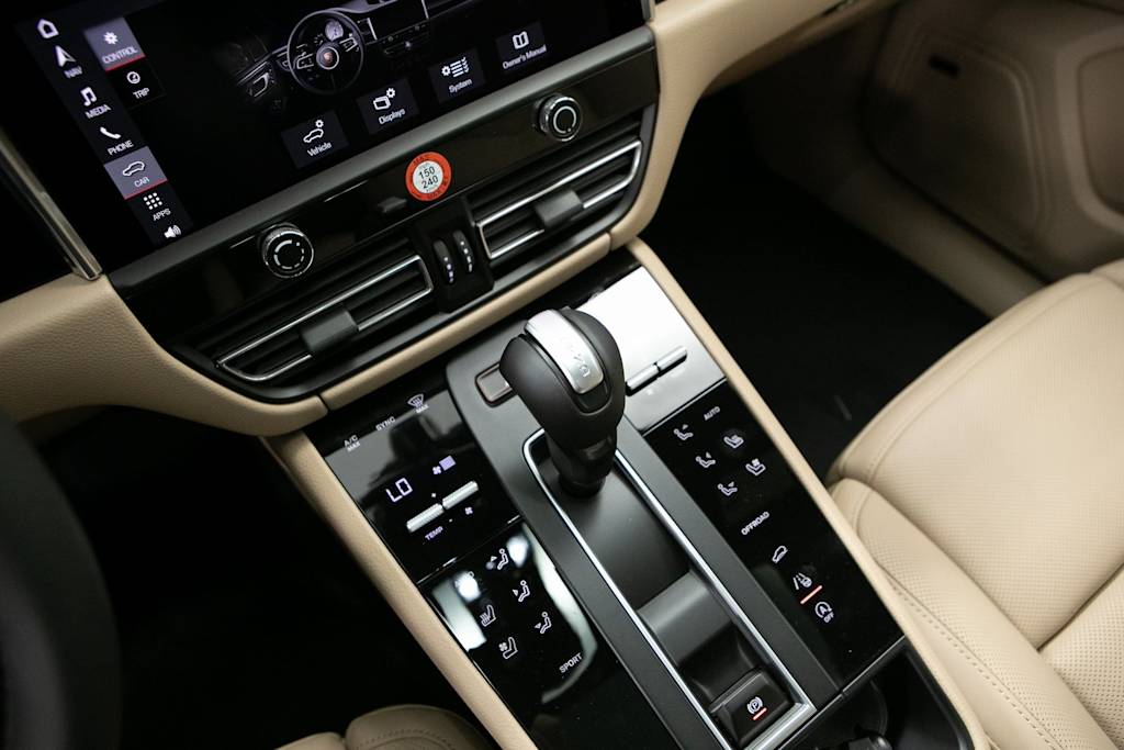 Thumbnail: 2026 Porsche Macan - 13