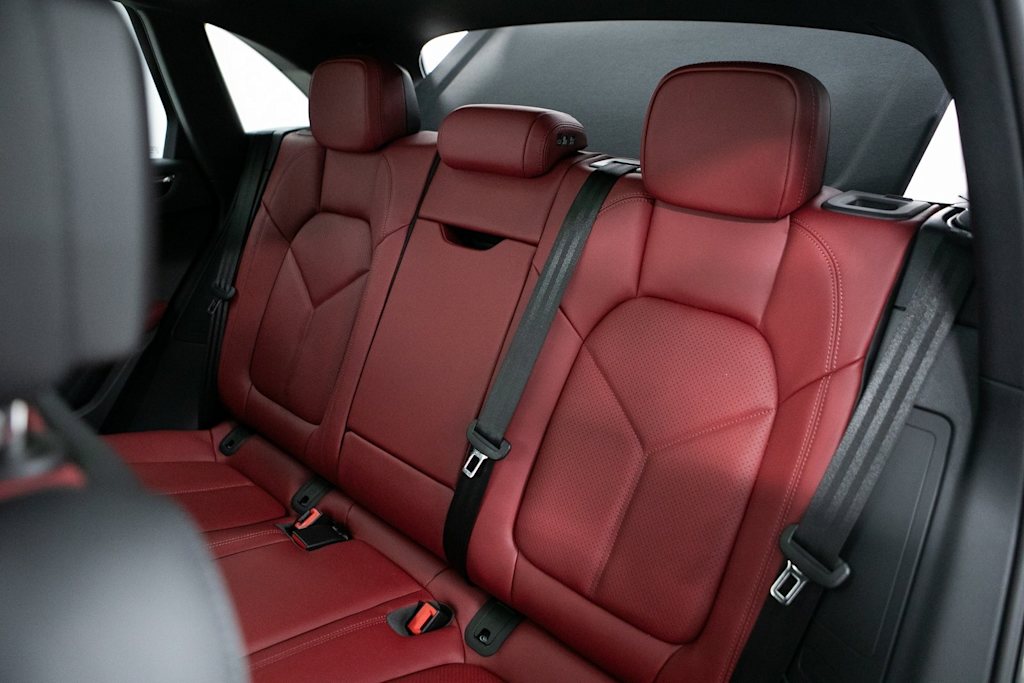 Thumbnail: 2026 Porsche Macan - 30