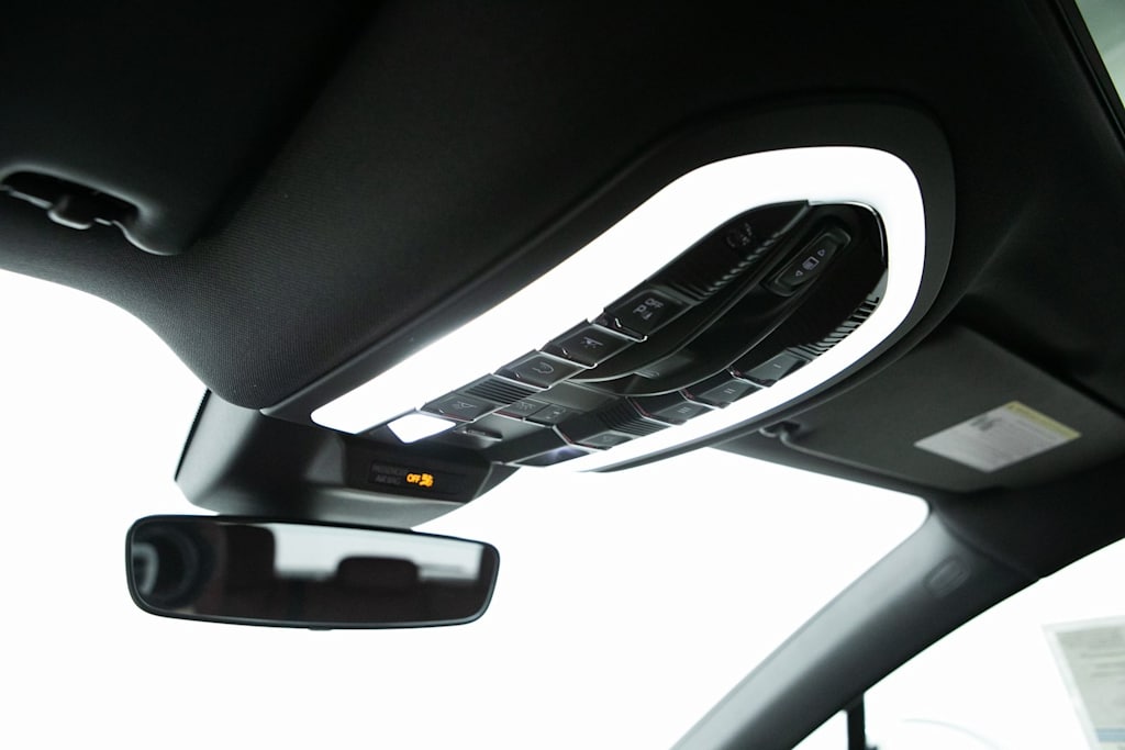 Thumbnail: 2026 Porsche Macan - 27