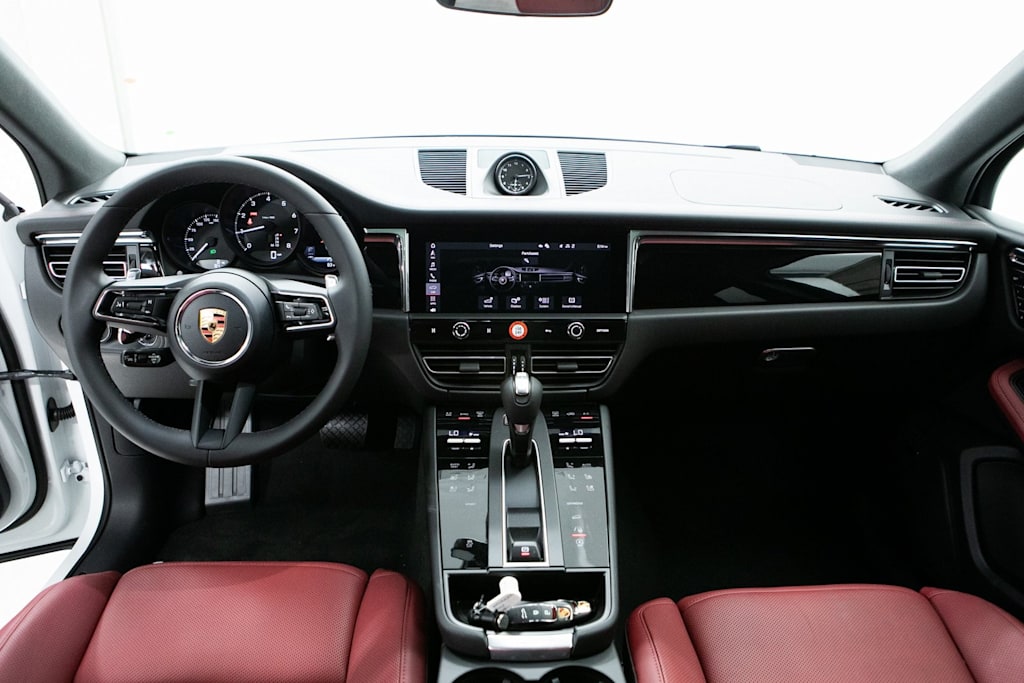 Thumbnail: 2026 Porsche Macan - 7