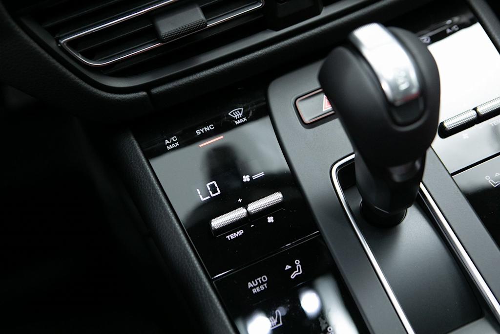 Thumbnail: 2026 Porsche Macan - 23